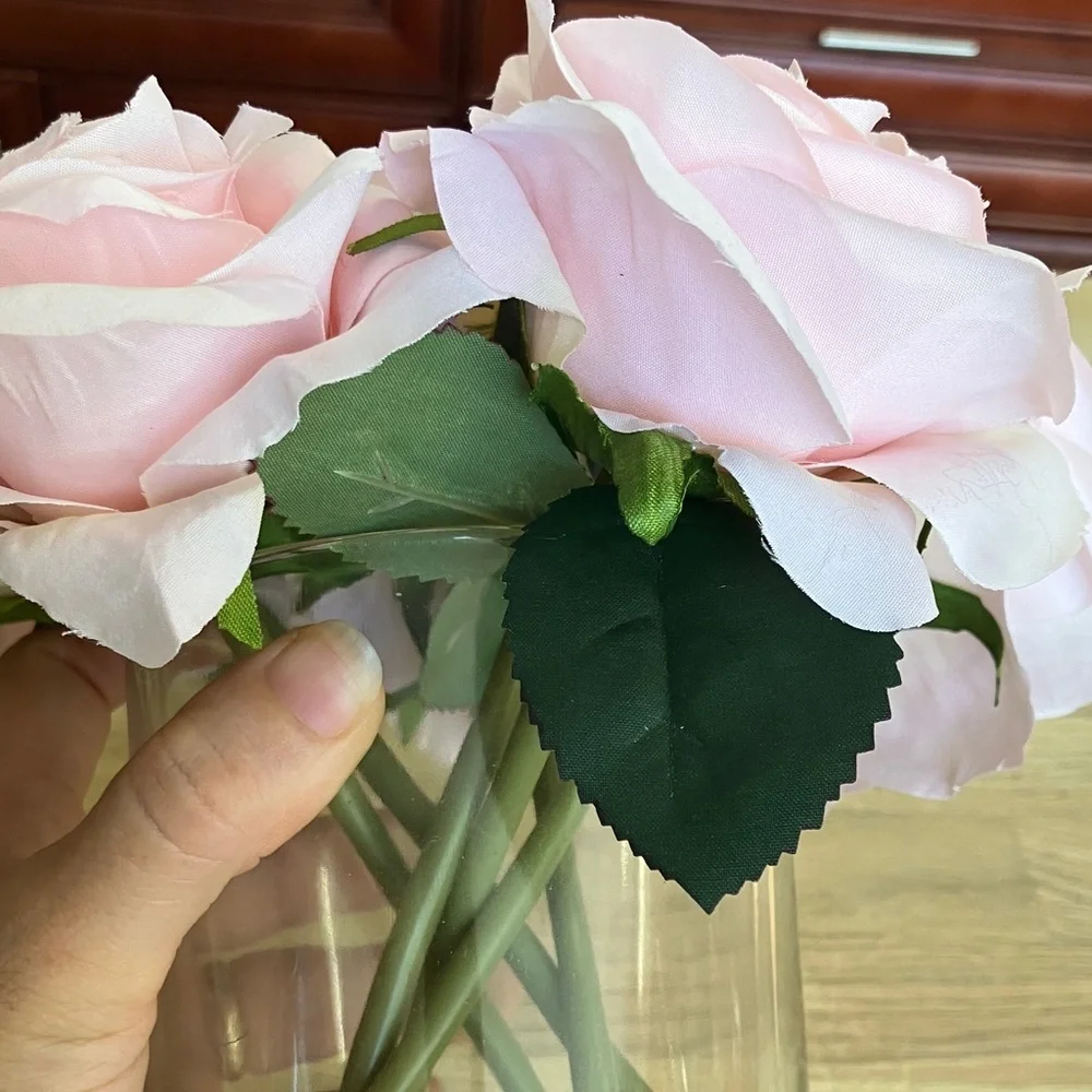 Elegant Pink Rose Arrangement in Glass Vase